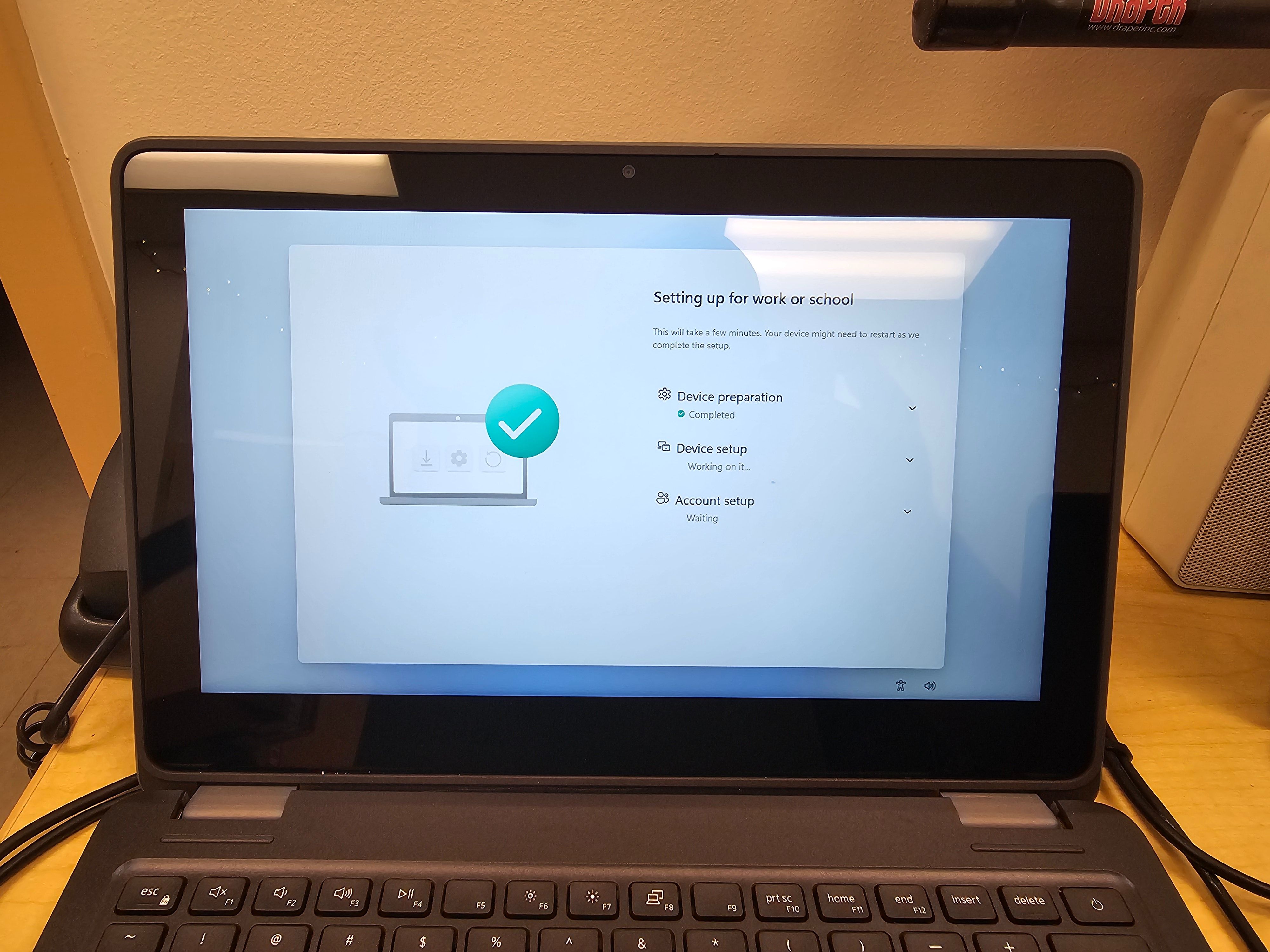 3140_screen-and-bezel